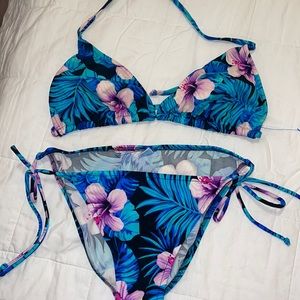 Venus String Bikini 14
